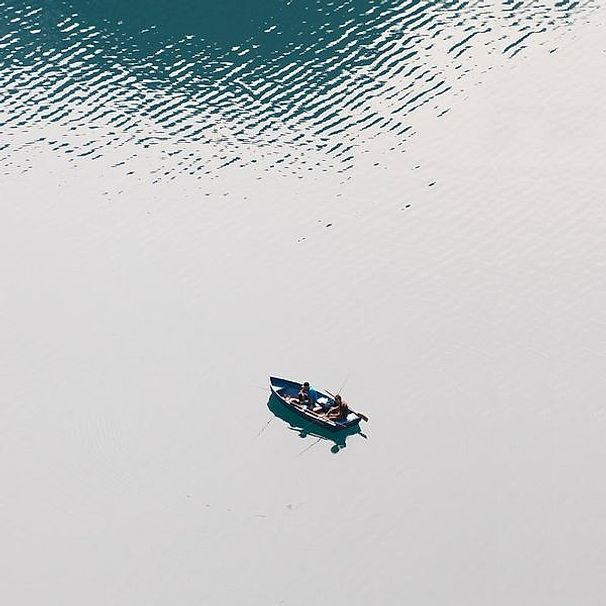 সামনের দেশের জেলে প্রতিকৃতি