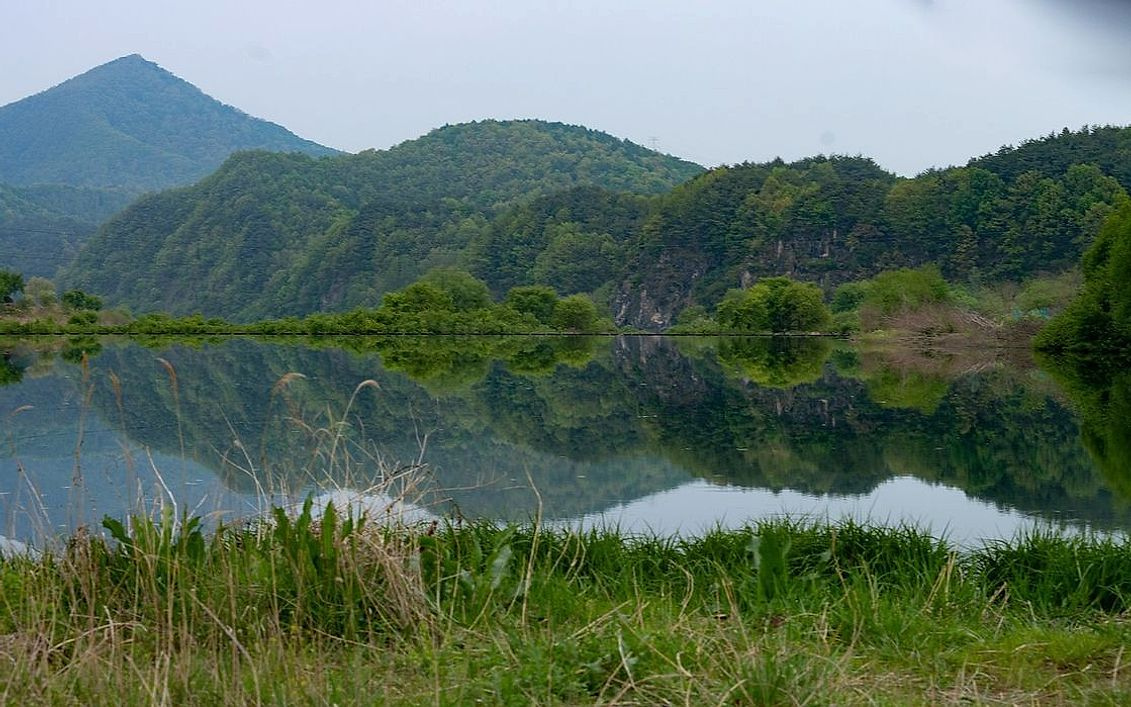 ভোরের আলোয় দুটি জেলে